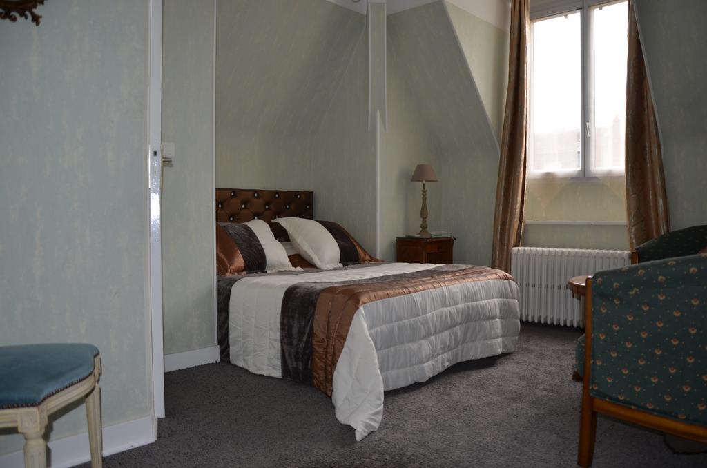 Hotel La Tour Sully-sur-Loire Habitación foto